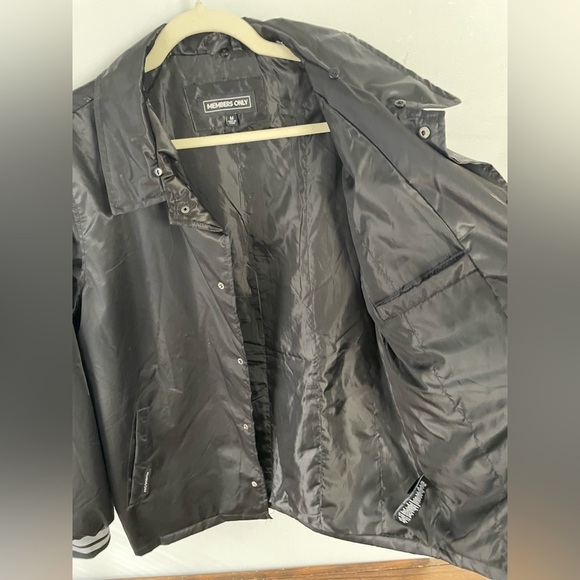 Members Only, Medium, satin sheen windbreaker type collared black jacket unisex - Picture 7 of 9
